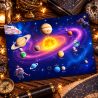 Carte du système solaire du kit Voyage Galactique, avec les planètes et un lutin astronaute